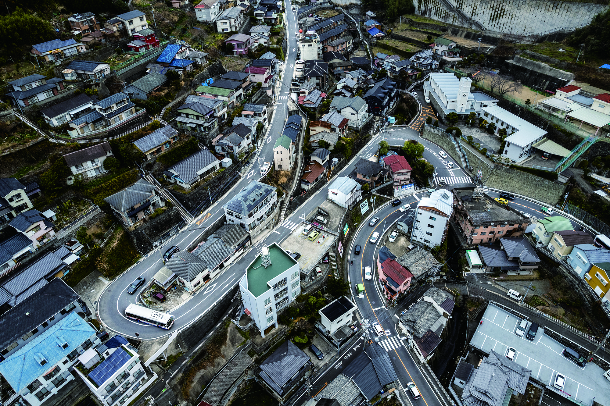 長崎はバスの運転がうまいと言われます。うまくなきゃ、つとまりませんから。