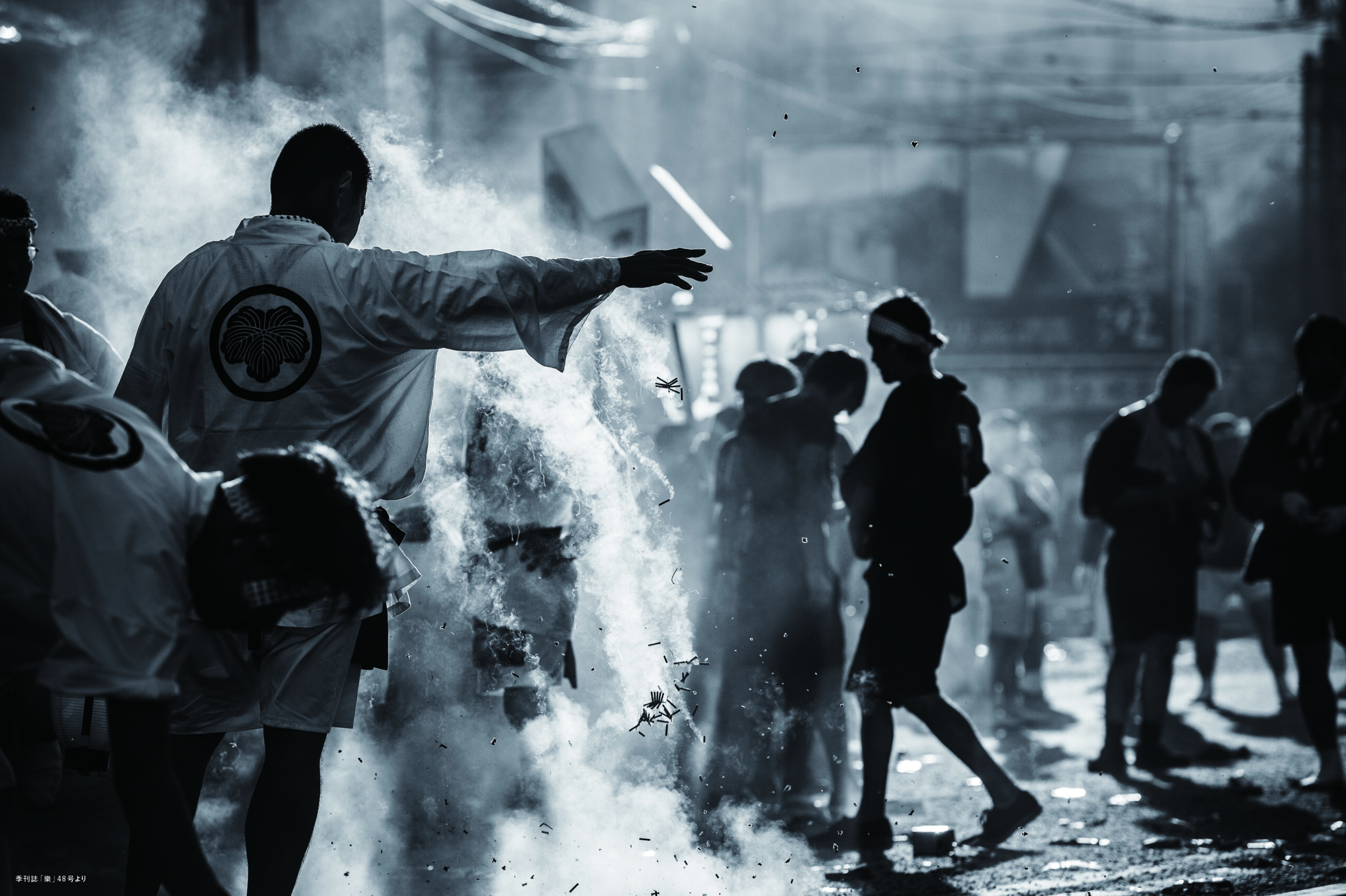 長崎の精霊流しは、耳栓が必須アイテム。