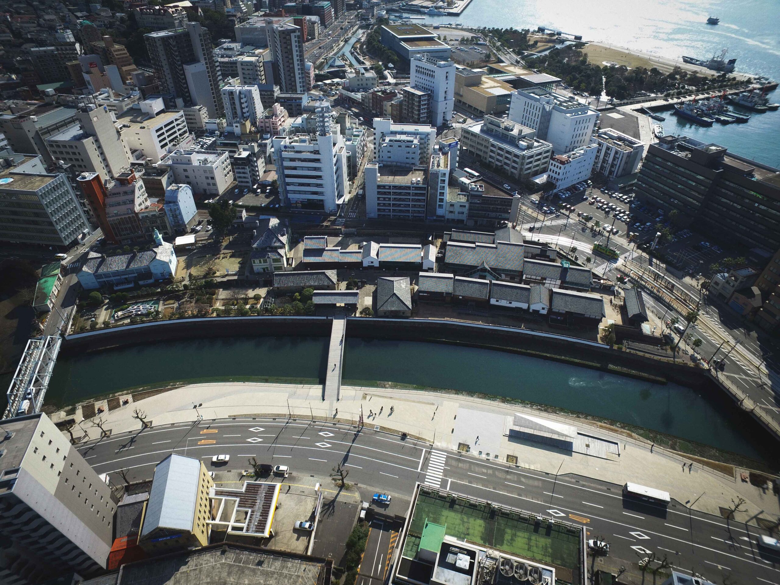 陸が足りなくなって、出島は島をやめました。