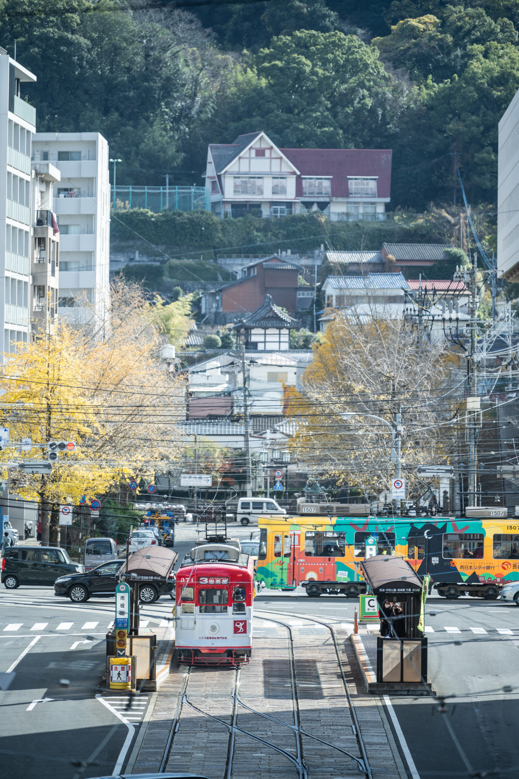 つぎはなに色の電車がくるかなぁ。